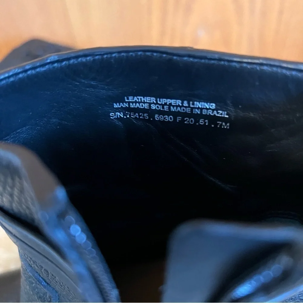 Tory Burch Leigh Lug Sole Black Leather Bootie Sz-7